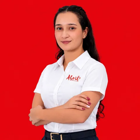 Yuliana, Coordinadora de Producto y Ventas en Abril Agencia de Viajes