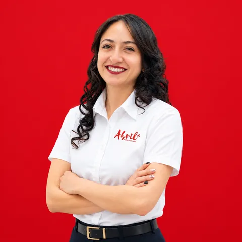 Yuly, Coordinadora Administrativa en Abril Agencia de Viajes