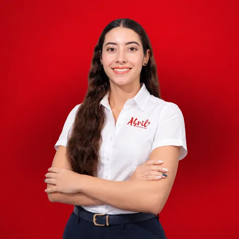 Valentina, Coordinadora del Equipo de Operaciones en Abril Agencia de Viajes