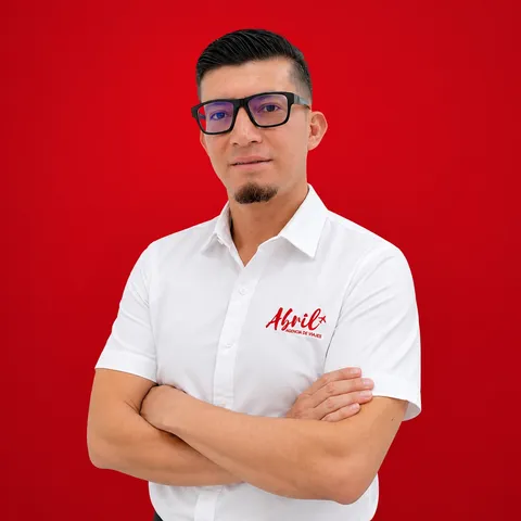 Edwin, Especialista en Planificación de Viajes en Abril Agencia de Viajes